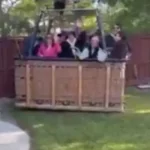 Balão faz pouso inesperado em quintal de casa na Califórnia; assista