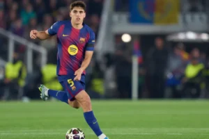 Barcelona tem zagueiro expulso e vê Atlético abrir vantagem na Champions