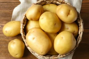 Batata estraga rápido? Truque com maçã pode evitar desperdício