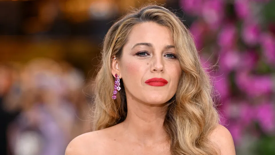 Blake Lively: "A dor física provocada pela violência digital é real"