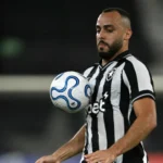 Botafogo peca na pontaria e só empata com Caracas na estreia de Franclim