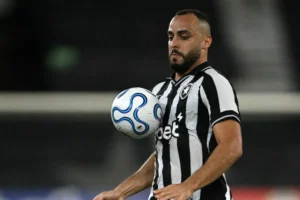 Botafogo peca na pontaria e só empata com Caracas na estreia de Franclim