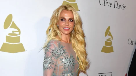Britney Spears se interna em clínica de reabilitação após ser detida