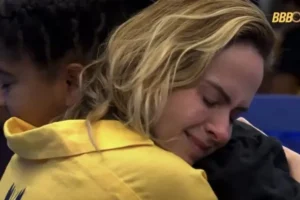 Brothers se emocionam com recados de artistas no BBB 26