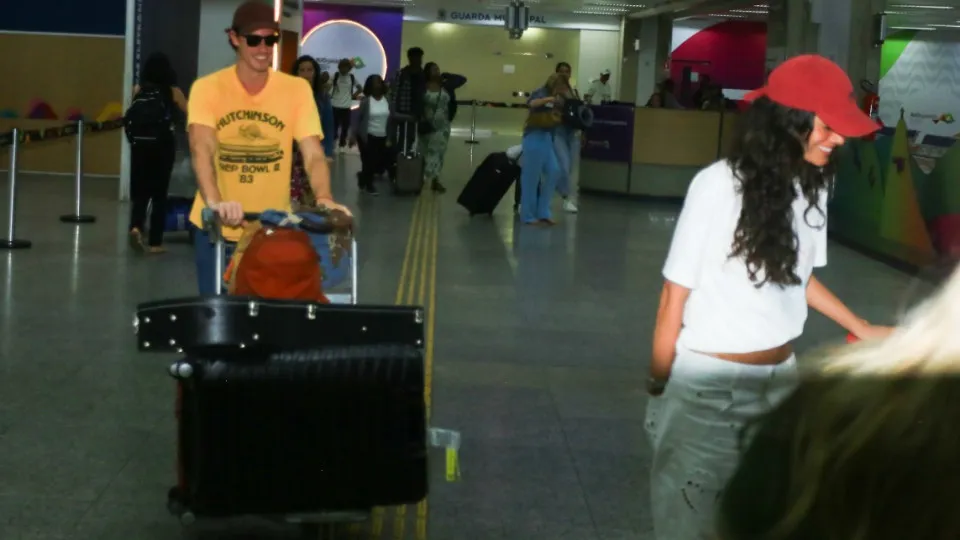 Bruna Marquezine reencontra Shawn Mendes nos EUA e casal é flagrado em Malibu