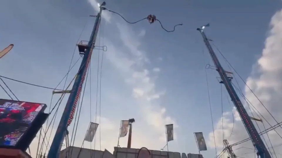 Cabo se rompe em brinquedo e deixa feridos em parque na Espanha; veja