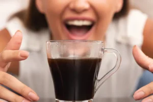 Café com açúcar, adoçante ou puro, qual é a melhor opção?