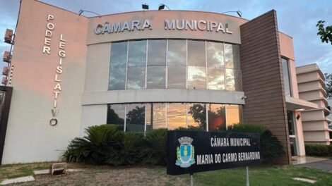 Câmara de Paiçandu alega erro de digitação após nota fiscal indicar compra de 15 pacotes de sulfite por quase R$ 5 mil