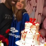 Cara fechada de Virginia em festa surpresa reforça rumor de crise com Vini Jr.