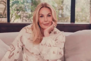 Carolina Ferraz deixa o comando do Domingo Espetacular após seis anos