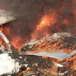 Carro bate em poste e pega fogo, matando dois adolescentes nos EUA