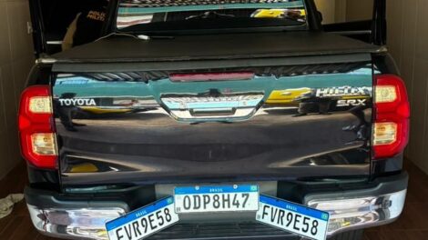 Casal é preso em motel em Paiçandu com caminhonete furtada horas antes em Maringá