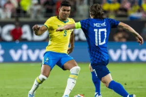 Casemiro revela elogio de Modric à seleção e cita resiliência no ciclo: 'Inúmeras dificuldades'