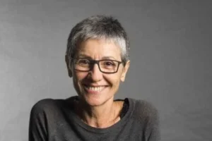 Cássia Kis é acusada de transfobia em banheiro de shopping no Rio