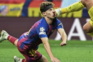 Cena forte: Fermín López leva chute no rosto e sai sangrando; veja