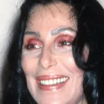 Cher descobre neta adolescente e tenta construir relação, diz jornal