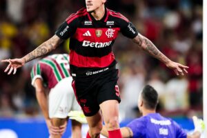 Com dois gols de Pedro, Flamengo vence Fluminense pelo Brasileirão