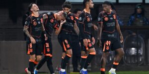Corinthians derrota Platense na Libertadores na estreia de Diniz