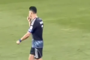 Cristiano Ronaldo se irrita com gritos por Messi e reação viraliza