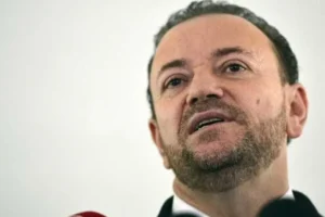 Cúpula do PT exclui polêmicas de encontro do partido para evitar desgaste de Lula na pré-campanha