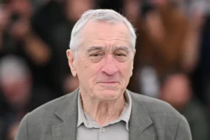 De Niro e Pedro Pascal se unem a 4.000 nomes contra fusão Paramount-Warner