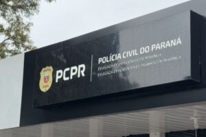 Dentista suspeito de aplicar golpes em pacientes passa por audiência e segue preso