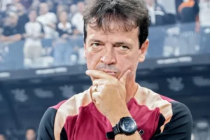 Diniz elogia postura do Corinthians em sequência invicta: 'É um time que tem muita fome'