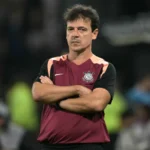 Diniz tenta canalizar 'loucura' por sucesso à frente do Corinthians
