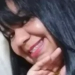 Discussão por som alto termina em morte e mulher é esfaqueada