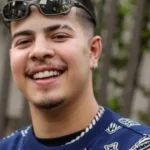 É grave? Cantor Jottapê desmaia e é internado às pressas