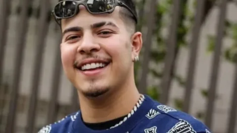 É grave? Cantor Jottapê desmaia e é internado às pressas