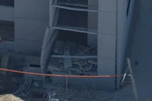 EUA: Prédio de estacionamento desaba e deixa um morto e dois desaparecidos