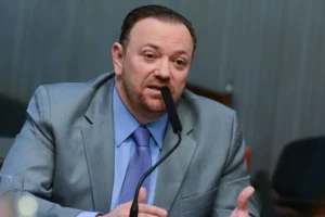 Edinho: 'A resposta antissistema está na esquerda, e não na direita e no fascismo'