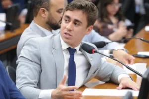 Eduardo ataca Nikolas, e Flávio Bolsonaro pede união