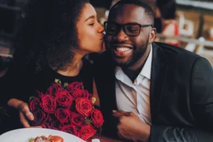 Efeitos colaterais do beijo: conheça os riscos!