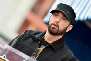 Eminem celebra 18 anos de sobriedade e recebe apoio nas redes