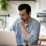 Emojis no trabalho podem prejudicar sua imagem profissional, diz estudo