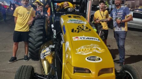 Equipe de Maringá conquista título no Arrancadão de Tratores