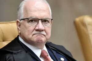 Estamos imersos em crise, e STF tem que refletir sobre seus limites, diz Fachin