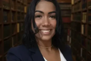 Estudante de Direito é morta a facadas em casa; ex‑companheiro é suspeito