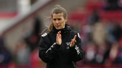 Ex-jogadora vira 1ª mulher a treinar um time nas grandes ligas europeias
