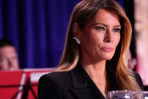 "Expressão de pânico". Reação de Melania após ouvir tiros vira meme