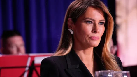 "Expressão de pânico". Reação de Melania após ouvir tiros vira meme