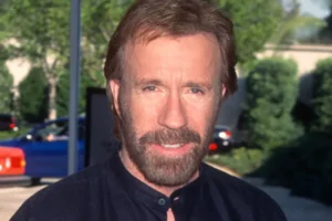 Família de Chuck Norris alerta para fake news sobre morte do ator