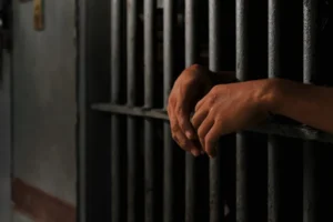 Família descobre horror: pai de seis filhos mantinha idosos em cativeiro