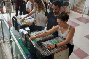 Feira de Vinil volta a Maringá com sorteio de toca-discos