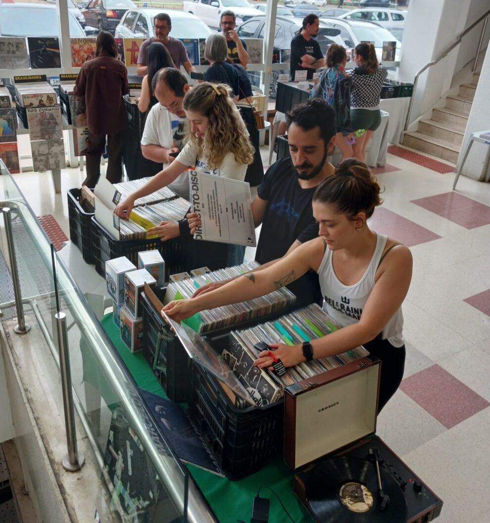 Feira de Vinil volta a Maringá com sorteio de toca-discos
