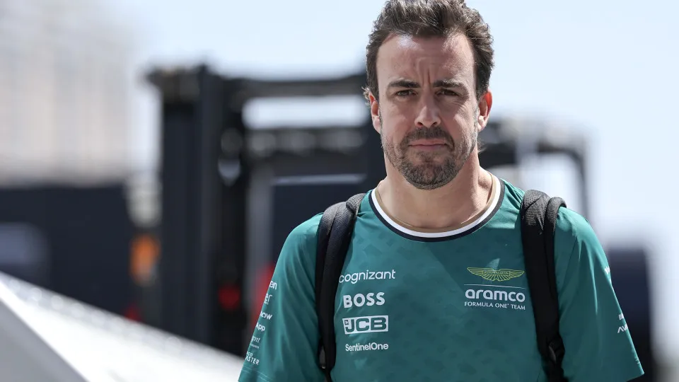 Fernando Alonso descarta aposentadoria: 'me sinto competitivo e motivado'