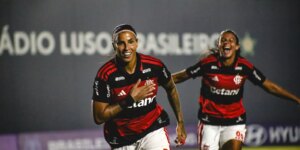 Flamengo derrota Vitória e fica perto de líderes no BR Feminino