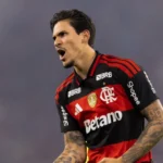 Flamengo passeia com direito a golaço de Plata e amplia crise no Atlético-MG